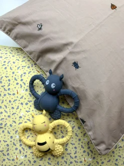 Babylegetøj-FILIBABBA Bella the Bee Bidelegetøj, Pale Banana