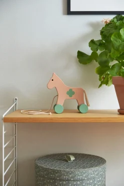 Trælegetøj-KidsConcept Kids Concept Trækdyr Hest Carl Larsson, Grøn Lyserød