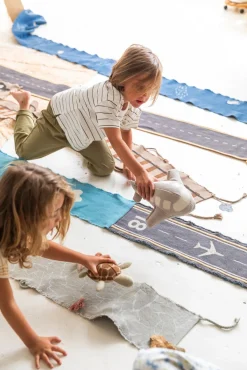 Legetøjsbiler & -Fartøjer-LorenaCanals Lorena Canals Ride & Roll Flyvemaskine + Bane Blå