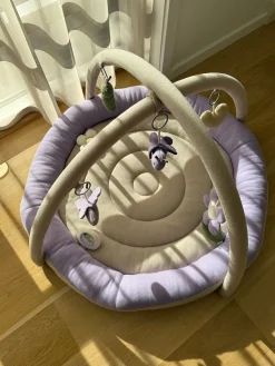 Babylegetøj-VanillaCopenhagen Vanilla Copenhagen Butterfly Aktivitetstæppe, Lavender