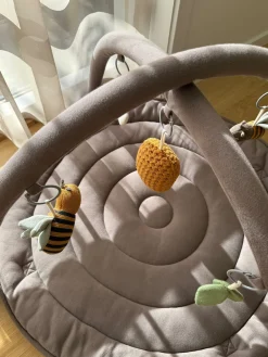 Babylegetøj-VanillaCopenhagen Vanilla Copenhagen Honeybee Aktivitetstæppe, Wood