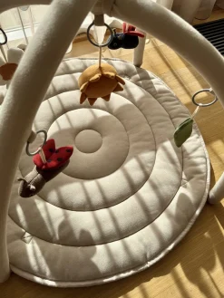 Babylegetøj-VanillaCopenhagen Vanilla Copenhagen Ladybug Aktivitetstæppe, Oyster