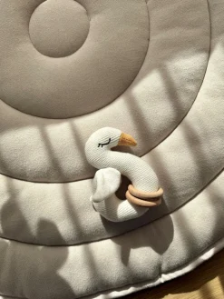 Babylegetøj-VanillaCopenhagen Vanilla Copenhagen Swan Rangle, Milk